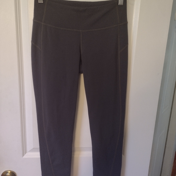 Athleta Grey Cutout Capri Crop Leggings Size Small - Picture 2 of 8